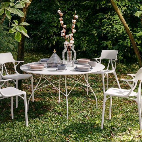 GLOSSY OUTDOOR DINING TABLE
